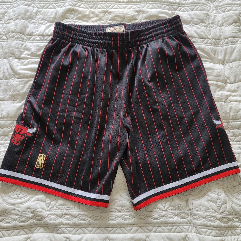 CHICAGO BULLS SWINGMAN SHORTS MITCHELL & NESS HARDWOOD CLASSICS